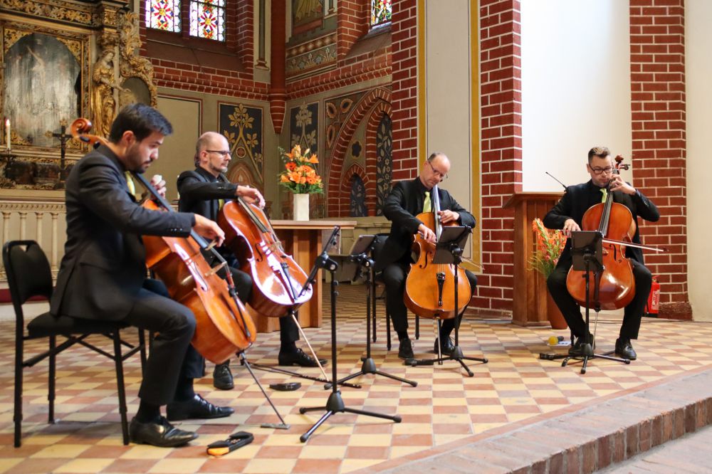 projects4cellos bei ihrem Konzert in der St. Johannis Kirche in Neubrandenburg 2026 (Foto: Archiv)