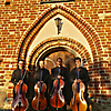 Die Vier EvangCellisten nach ihrem Konzert in der Dorfkirche Mönchow auf der Insel Usedom mit Florian (Bischof) für den verhinderten Lukas (Foto: Archiv)