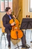 Lukas beim Konzert der Vier EvangCellisten am 13.08.2015 im Foyer des Heilig-Geist-Spitals in Ravensburg (Foto: Michael Gregorowius, Archiv)