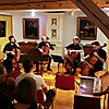 projects4cellos bei ihrem Konzert in Hof 2023 im Museum Bayerisches Vogtland (Foto: Dr. Magdalena Bayreuther / Museum Bayerisches Vogtland Hof)