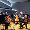 Harald Oeler mit projects4cellos beim Konzert im Kammermusiksaal der Internationalen Musikbegegnungsstätte Haus Marteau in Lichtenberg 2024 (Foto: Christa Klie)